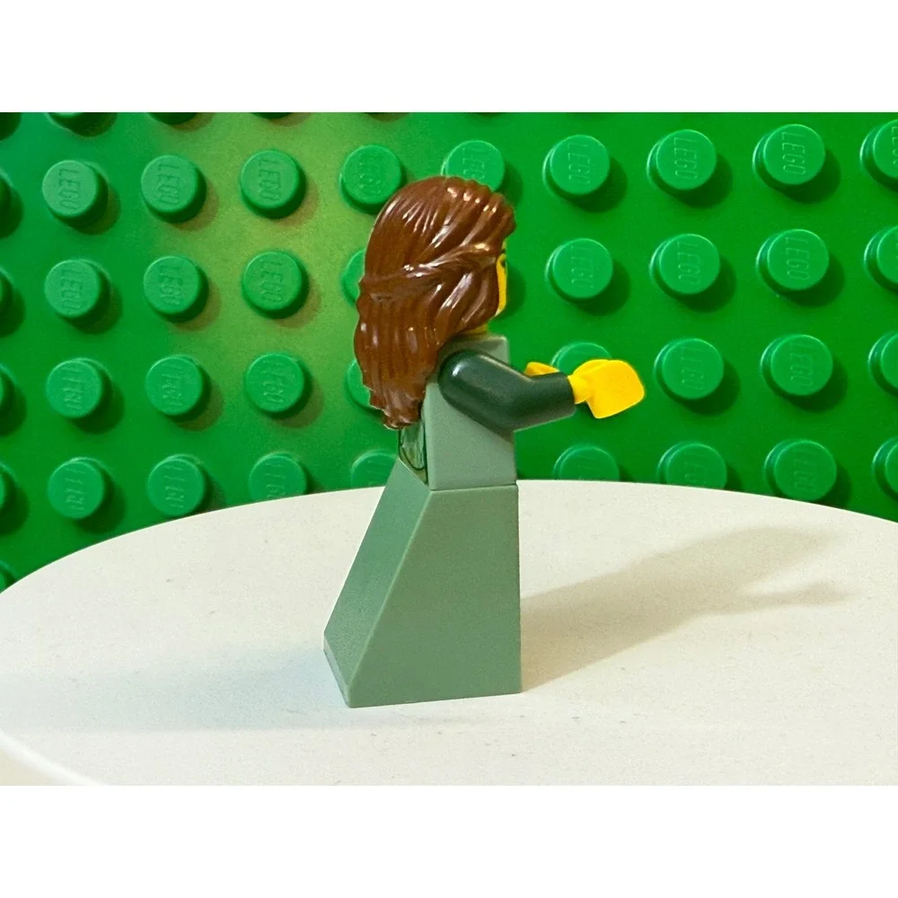 LEGO Castle Maiden Princess Mini-figure Sand Green Gown Medieval Kingdoms